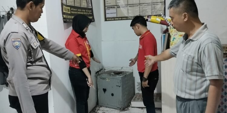 Mini Market Dibobol Pencuri, Uang Dalam Brangkas Lenyap Di Bawa Kabur Pelaku