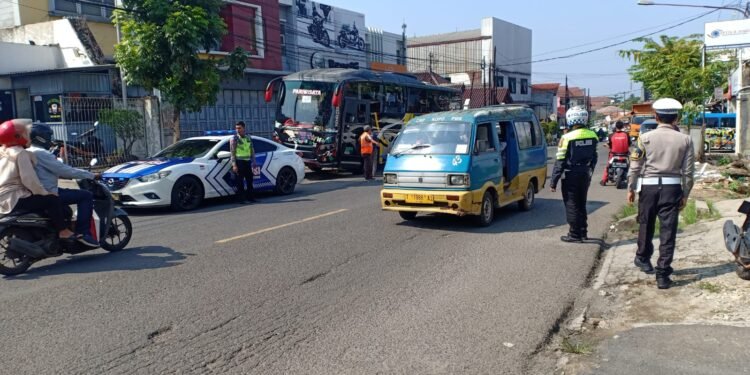 Polres Purwakarta Lakukan Pengawalan Dan Pengamanan Keberangkatan GP Ansor