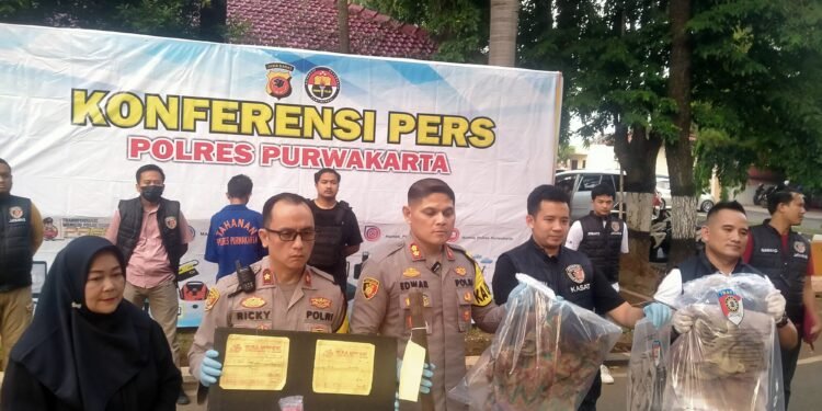 Polres Purwakarta Ungkap Kasus Tewas Lansia Di Dalam Rumahnya, Seorang Pelaku Berhasil Diamankan
