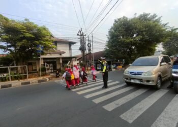 Kenyamanan dan Keamanan: Satlantas Polres Purwakarta Lakukan Pengaturan Lalu Lintas Rutin