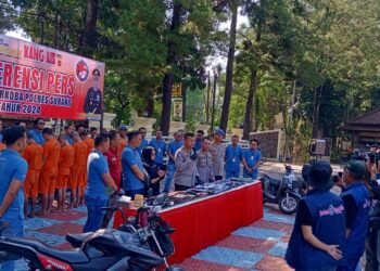 Jajaran Reserse Narkoba Polres Subang Bekuk Belasan Tersangka Sekaligus Gerebek  Penyedia Farmasi