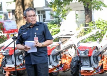 Dorong Peningkatan Produksi Pertanian, Pemkab Purwakarta Distribusikan Bantuan Mesin Traktor