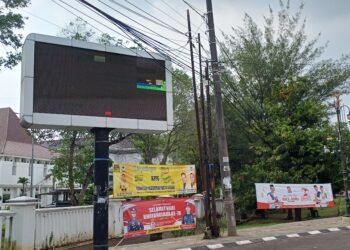 Bupati Harus Tegur Kabag Umun Dan Diskominfo Kondisi Vidiotrone Depan Pemkab Karawang  Kurang Estetika