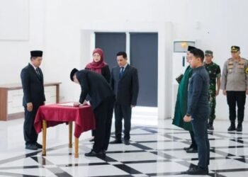 Bupati Aep Syaepuloh Resmi Melantik Aang Rahmatullah Jadi Sekda Karawang