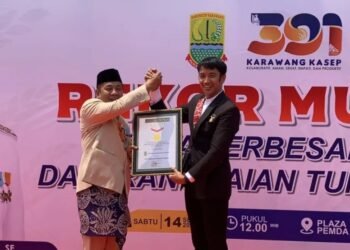 Bentuk Tumpeng Jadi Peta Karawang Bupati Aep Syaepuloh Dapat Rekor Muri Internasional