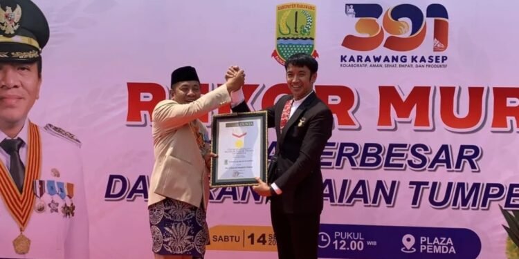Bentuk Tumpeng Jadi Peta Karawang Bupati Aep Syaepuloh Dapat Rekor Muri Internasional
