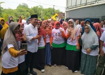 Kunjungi At Taubah ,Calon Bupati Karawang No 2 Aep Syaepuloh Di Sambut  Para Tokoh dan  Warga