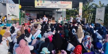 Berhasil Membangun Karawang  Calonbup No 2 Aep Syaepuloh Dapat Sambutan Meriah Ribuan Warga Perumnas Teluk Jambe