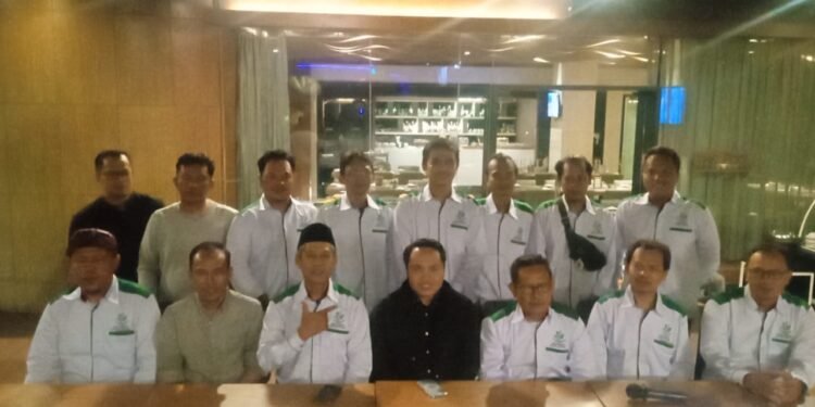 Relawan Hijau Hitam Dekralasi Dukung  Paslon No 2  Aep- Maslani di Pilkada Karawang  2024