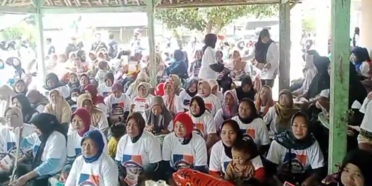 Ratusan Emak Emak dan Warga Situdam Jatisari Apresiasi Kerja Nyata Calon Petahana Aep Syaepuloh