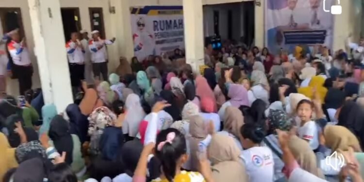 Dihadapan Warga Ciampel  Petahana Aep Syaepuloh KomitmenTambah Anggran Bea Siswa Pendidikan dan BPJS Kesehatan UHC Gratis