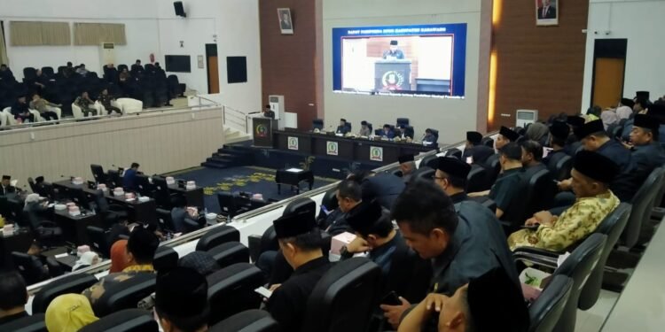 Rapat Parpurna DPRD Karawang Tetapkan Lima Raperda dan Bentuk  Tiga Pansus Termasuk  KUA PPAS Anggaran Tahum 2025