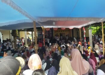 Menjelang Kampanye Akbar Cabup No 2 Aep Syaepuloh Sambangi Ratusan Warga  dan Tokoh TelukJaya Batujaya