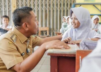 Bupati Karawang Aep Syaepuloh Bareng Sekda  Uji Coba Program Makan Gizi  Gratis Nasional Bagi Murid  Sekolah Dasar