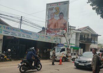 Masa Tenang Satpol PP Purwakarta Tertibkan APK