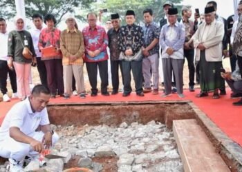 Bentuk Tolerasi Umat Beragama Bupati Karawang Aep Syaepuloh Tandai Peletakan Batu Pertama Dimulainya Pembangunan  Dua Rumah Ibadah