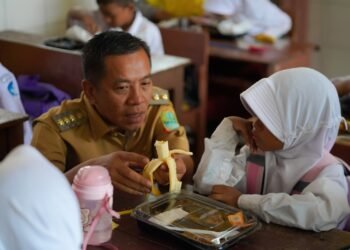 Haru,Siswi Kelas I SDN 01 Anggadita  Rela Tak Makan Demi Seorang Ibu