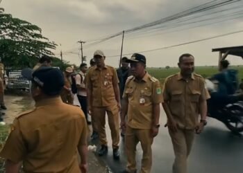 Bupati Aep Syaepuloh Peningkatan Jalan Rengasdengklok Sungaibuntu  Dapat Menunjang Perekonomian Masyarakat