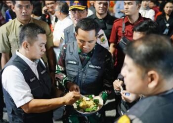 Malam Tahun Baru Meriah, Bupati Bareng Sekda dan Forkominda Keliling Naik Motor Sapa Masyarakat Karawang