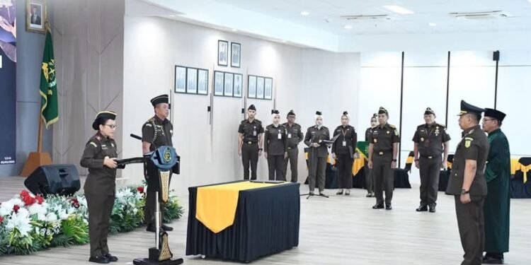 Kajati Lantik Kolonel  CHK Edy Purwanto Jadi Asisten Tindak Pidana Militer Jawa Barat