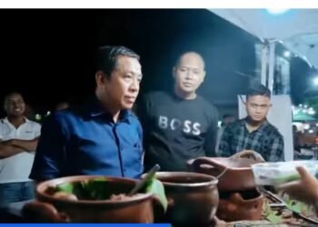 Bupati Karawang Bagikan Takjil Sekaligus Buka Puasa Nikmati Produk UMKM Kuliner Malam Eiungsutong
