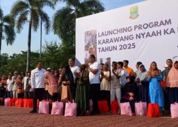 Bupati Aep Launching Karawang Nyaah Ka Kolot Sekaligus Bagikan 600 Sembako Kepada Lansia