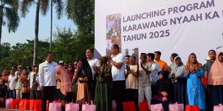 Bupati Aep Launching Karawang Nyaah Ka Kolot Sekaligus Bagikan 600 Sembako Kepada Lansia