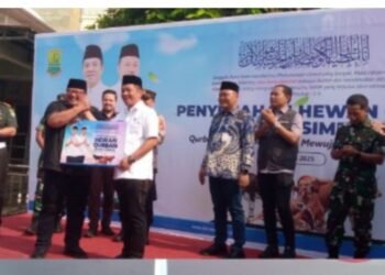 Jelang Idul Adha Bupati Karawang  Serahkan  Hewan Qurban Kepada Sejumlah Pengurus Mesjid