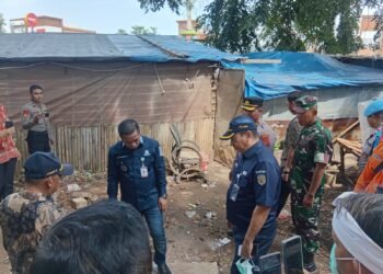 Pemkab Karawang Tertibkan PKL dan Bangunan Liar Area  RTH Taman Ade Irma Depan Kantor BJB