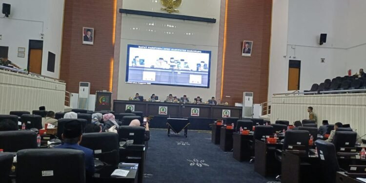 DPRD Karawang Gelar Rapat Paripurna  Penyampaian Nota Pengantar Raperda APBD Perubahan TA 2025 dan KUA PPS TA  2026