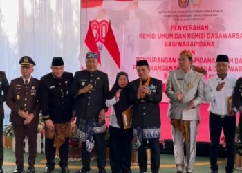 Lapas Karawang  Berikan Remisi 928 Narapidana  Pada HUT Kemerdekaan RI ke 80