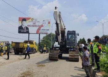 171 Bangunan Liar Interchange  Karawang Barat Dirobohkan