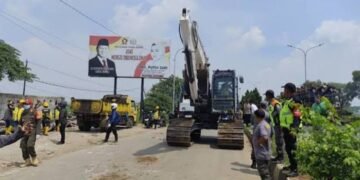 171 Bangunan Liar Interchange  Karawang Barat Dirobohkan