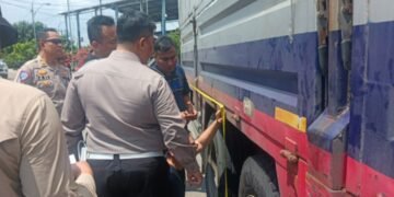 Kecelakaan di Lampu Merah Dauan Cikampek Polisi Periksa Sopir Truk Wing Box Sekaligus Ramcek Kendaraan