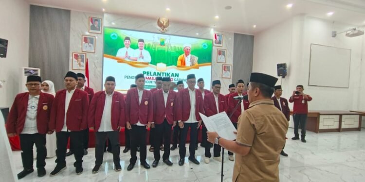 H Zeni Zaelani Resmi Dilantik  Bupati Sebagai Ketua DKM Mesjid Agung Karawang