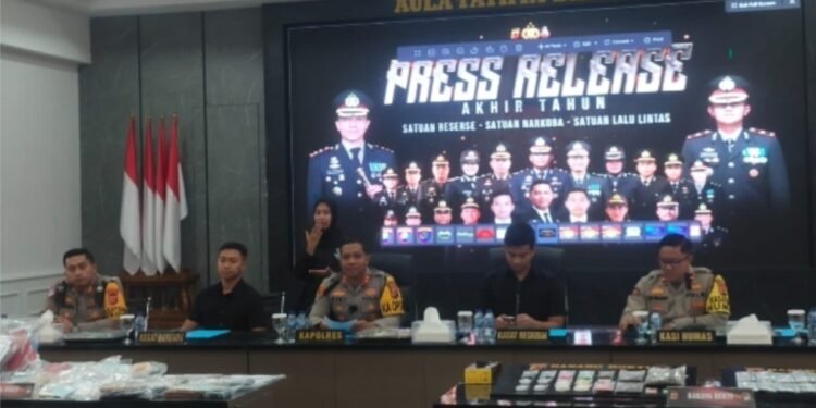 Polres Karawang Rilis Akhir Tahun 2025 Kejahatan Menurun Penyalahgunaan Narkoba Meningkat Tajam