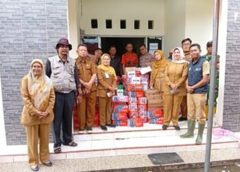 Bukan Cuma Bawa Sembako, ASN Karawang Beli Pampers, Pembalut hingga Susu Formula untuk Warga Terdanpak Banjir